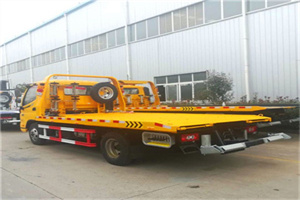 雁山区附近拖车救援搭电